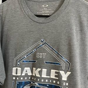 Oakley tee
